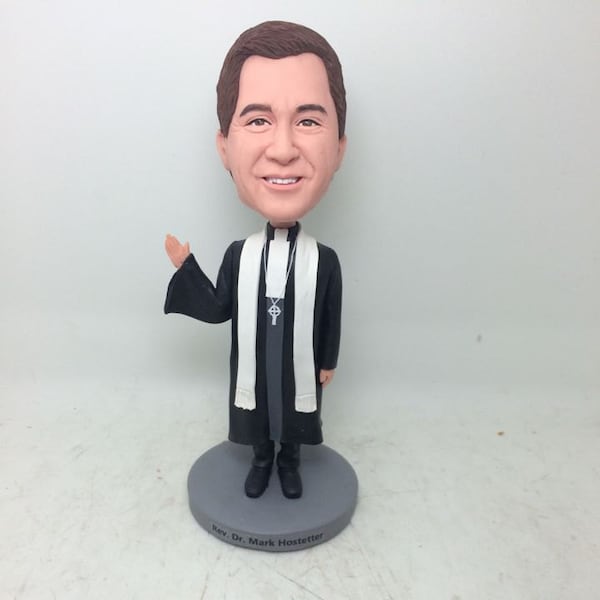 Prêtre Pasteur Ministre Révérend Révérend Cadeau Personnalisé Bobble Head Figurines Basées sur les Photos des Clients Gâteau d’Anniversaire Topper Bday Cadeau