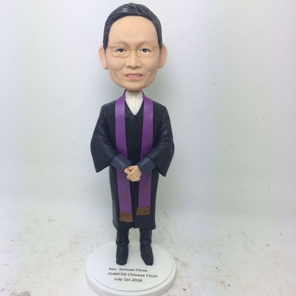 Prêtre Pasteur Ministre Révérend Révérend Cadeau Personnalisé Bobble Head Figurines Basées sur les Photos des Clients Gâteau d’Anniversaire Topper Bday Cadeau