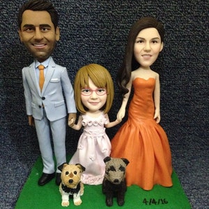 Custom Personalized Family With Kid Pets Wedding Cake Topper Bobble Head Clay Figurine Based on Customers Photos Wedding Cake Topper Gift