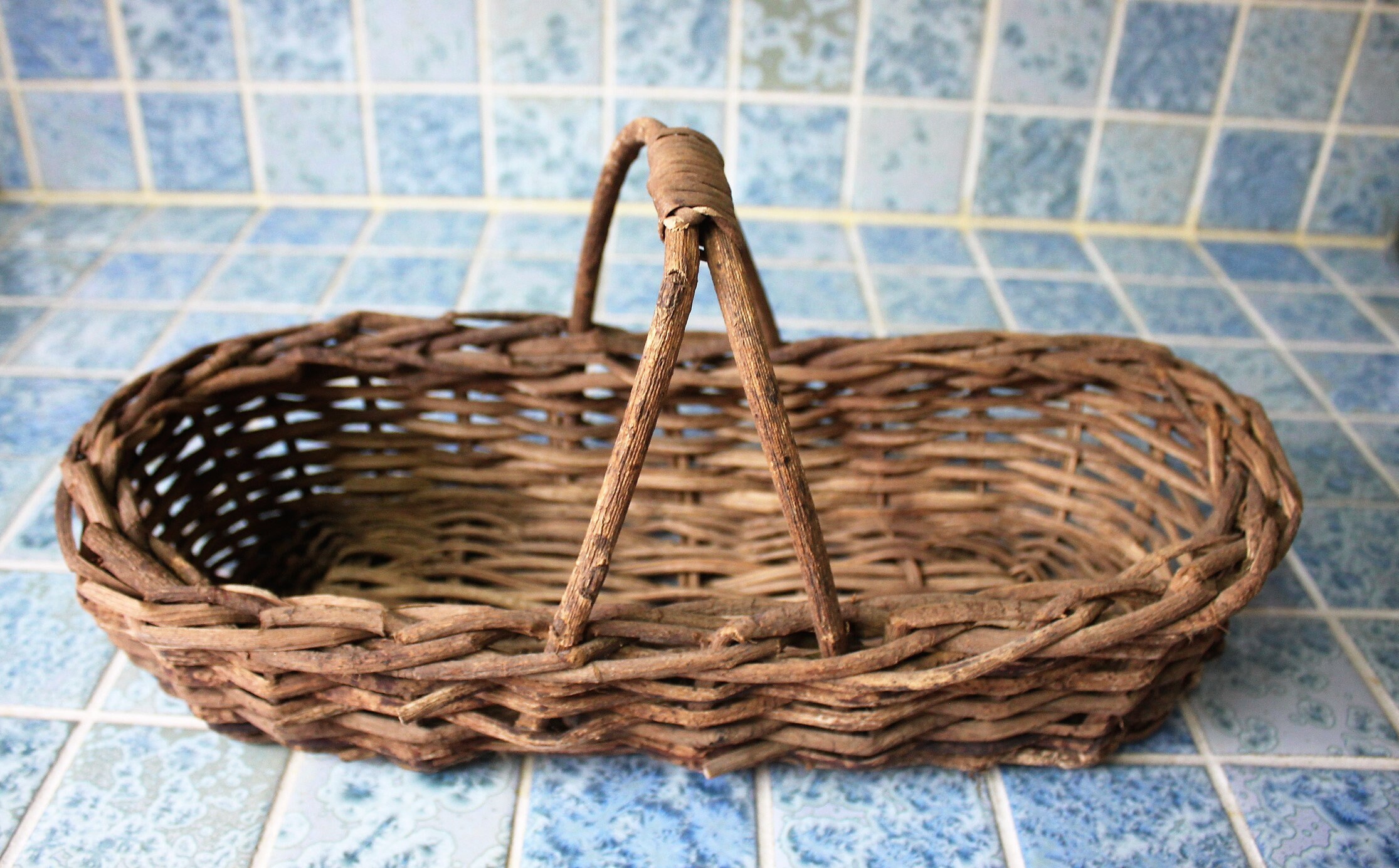 Vintage 15 x 71/2 Oblong wicker Cane Bread basket Top Handle