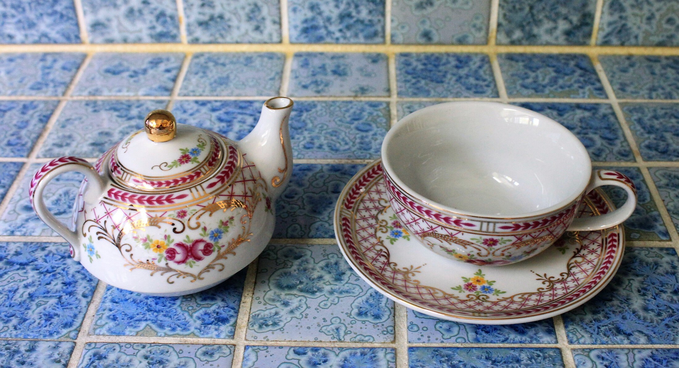 Sorelle Fine Porcelain China Teapot with matching cup and saucer Set