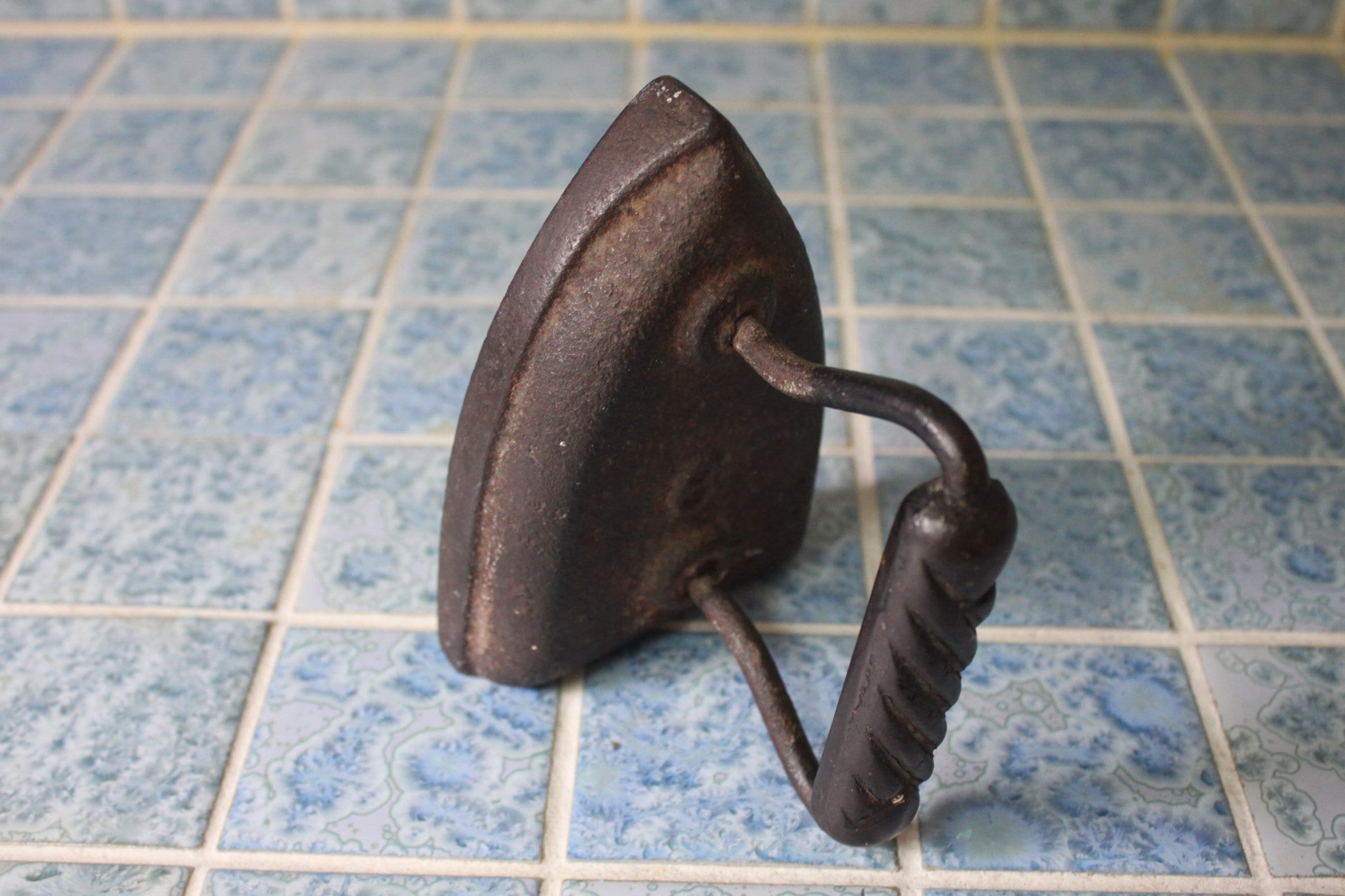 2 Vintage Sheffield 6 Cast Iron Smoothing Iron