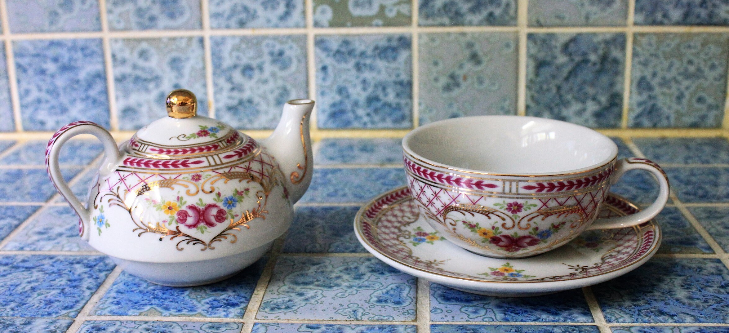 Sorelle Fine Porcelain China Teapot with matching cup and saucer Set