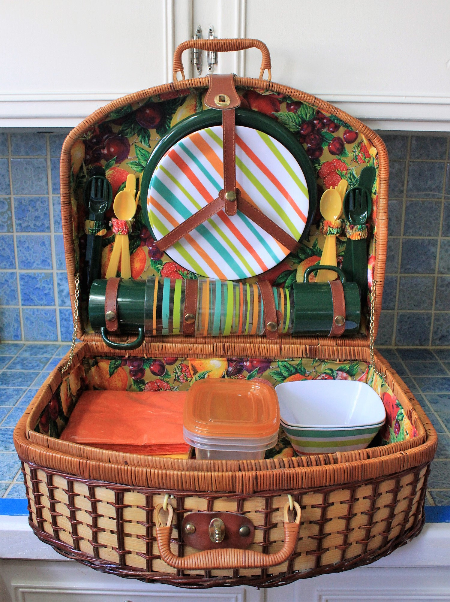 Complete Vintage Wicker Picnic Basket with set Dinnerware Boho Basket