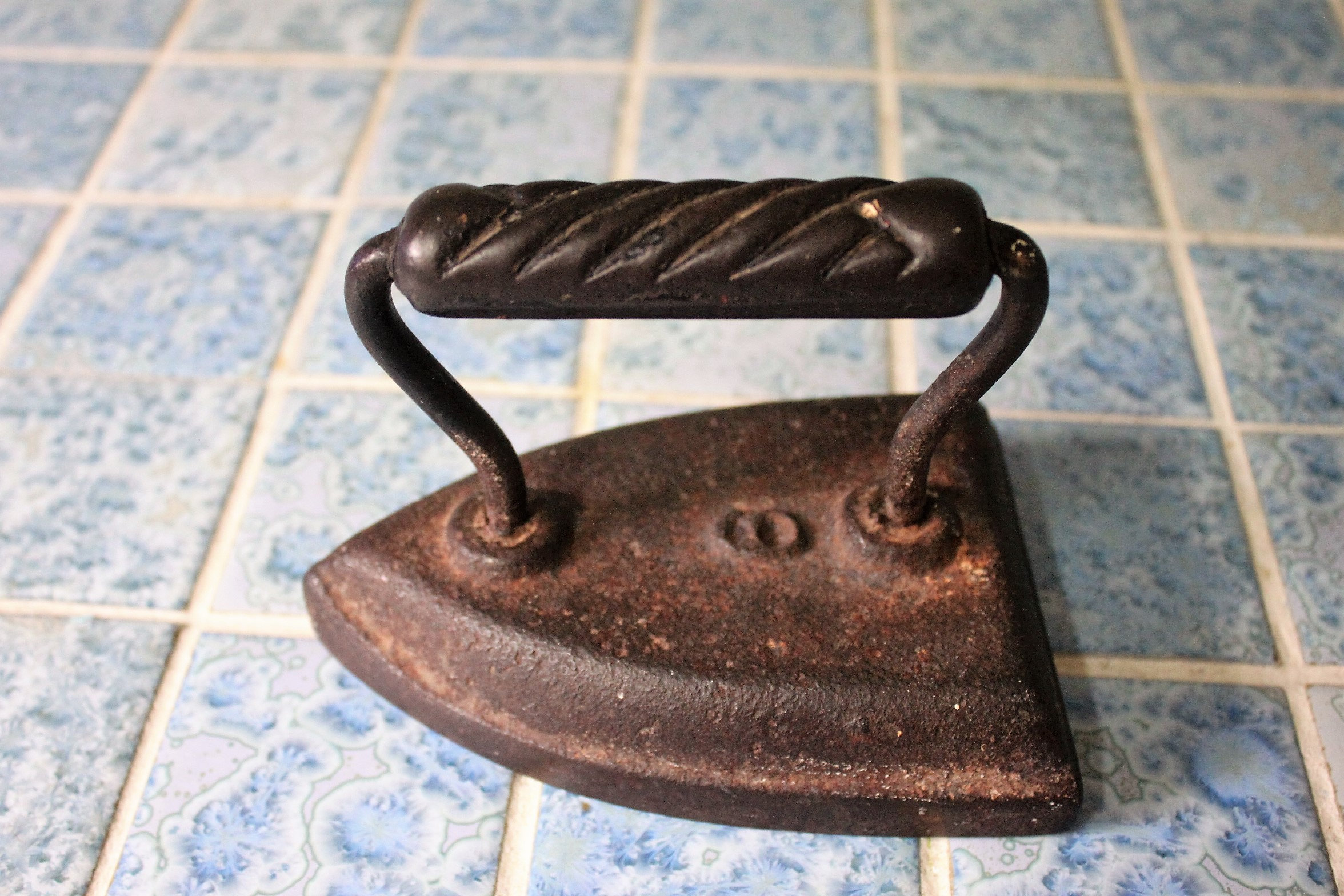 2 Vintage Sheffield 6 Cast Iron Smoothing Iron