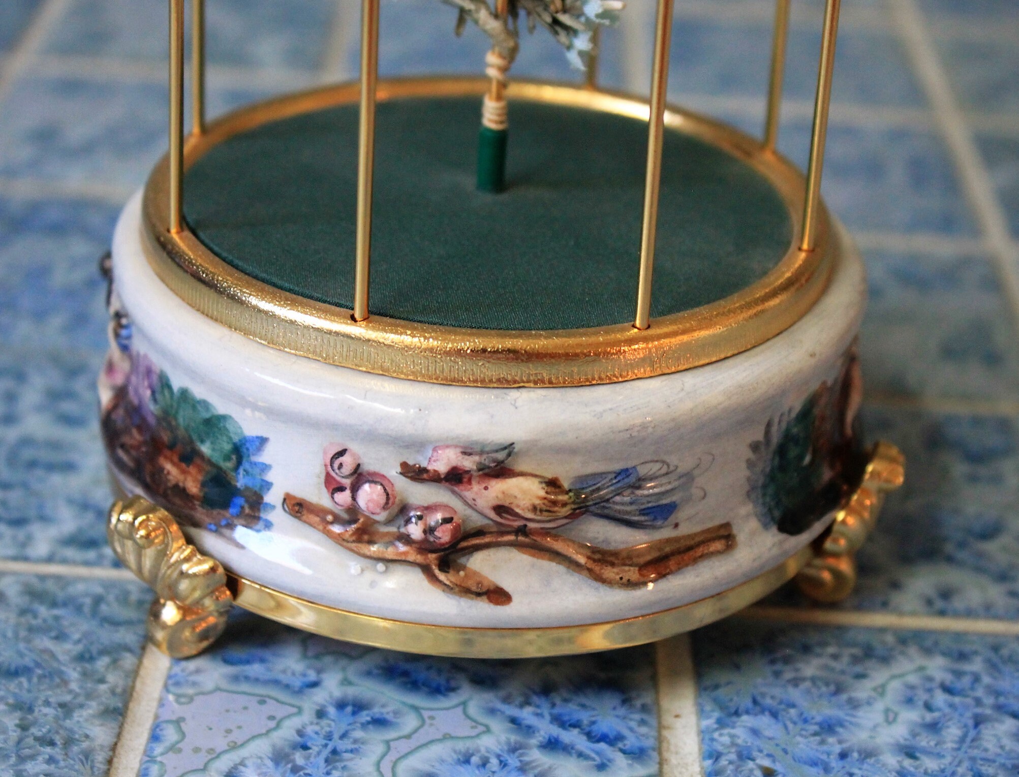 Vintage singing bird cage music box Capodimonte style porcelain model