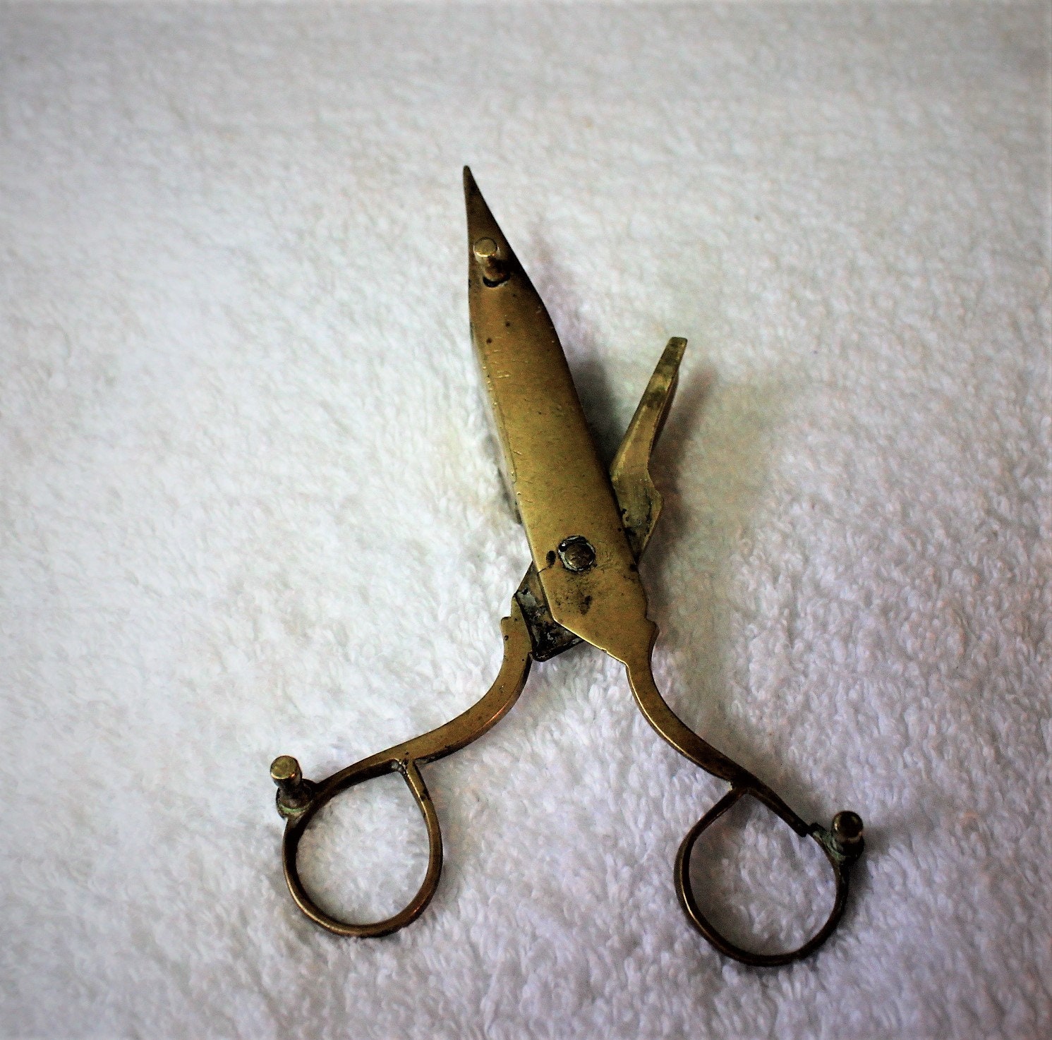 Antique Brass Footed SCISSORS CANDLE WICK Cutter Trim & Snuff Candles