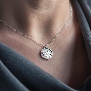 Collar de delfín de plata esterlina hecho a mano: colgante de vida marina