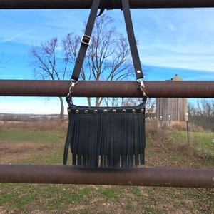 Porte-monnaie en cuir pour femme avec franges et clous, clip pour boucle de ceinture sur un petit sac de téléphone portefeuille de voyage, moto de concert gothique bohème punk rock