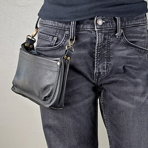 Riñonera de cuero negro para hombre, con clip para cinturón, riñonera para moto, bandolera pequeña unisex con cartera integrada para mujer.