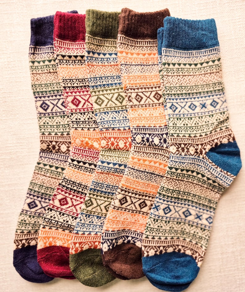 Coffret cadeau Hygge personnalisé : chaussettes douillettes, tisane et bougies pour soins personnels image 2