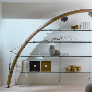 Besonderes mediterranes Bücherregal aus Holz und Glasdesign