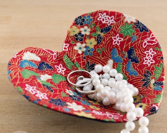 Pocket emptier, heart-shaped jewelry holder made with japanese yukata red fabric with leaf and flowers