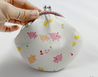 Purse with metal frame made with piglets and notes japanes fabric