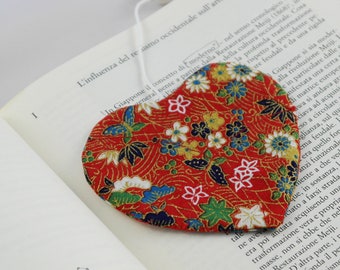 Segnalibro a forma di cuore realizzato con stoffa giapponese di yukata