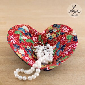 Pocket emptier, heart-shaped jewelry holder made with japanese yukata red fabric with leaf and flowers image 2