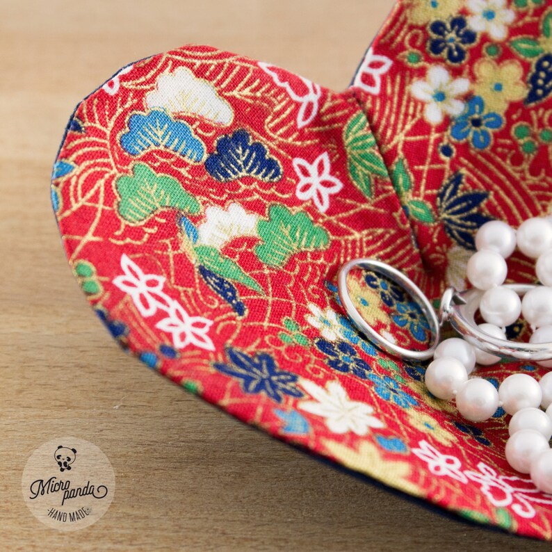 Pocket emptier, heart-shaped jewelry holder made with japanese yukata red fabric with leaf and flowers image 3