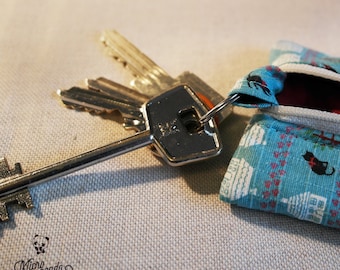 Zipped key holder, hand made with cats and little houses japanes fabric