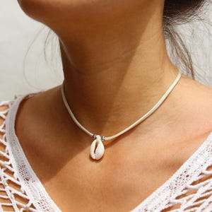 white leather and cowrie shell necklace - leather lace necklace - choker necklace - summer jewelry - ethnic chic jewelry - festival necklace