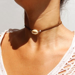 Brown leather and cowrie shell necklace - leather lace necklace - choker necklace - summer jewelry - ethnic chic jewelry - festival necklace