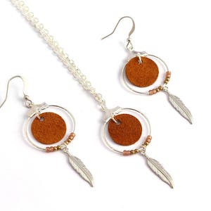 Christmas gift woman - &quot;Nikiti&quot; leather Camel Brown, feather, plated silver necklace