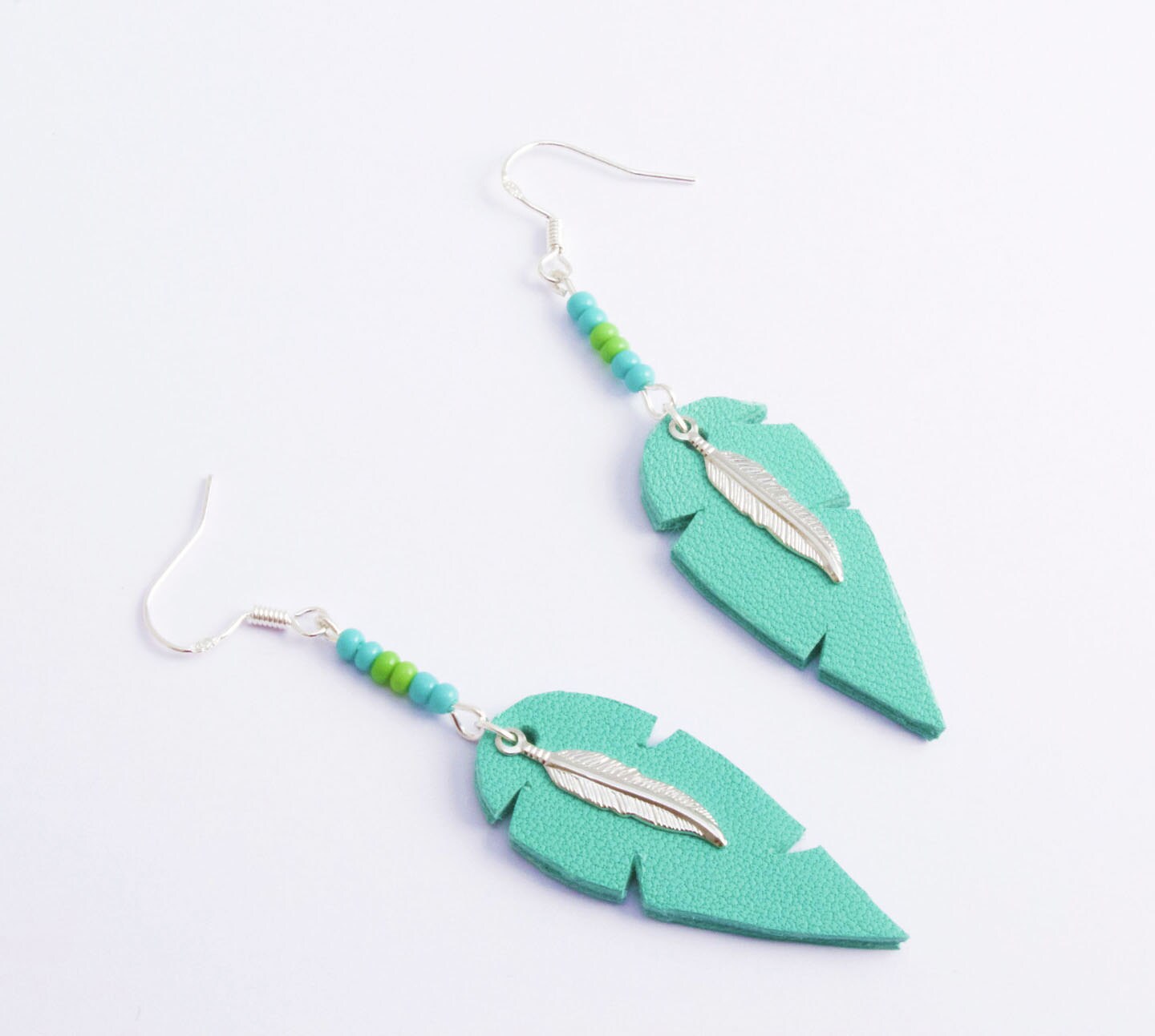 Boucles D'oreilles Pendantes Plumes Naturelles, Perles Et Cuir - Fait Main