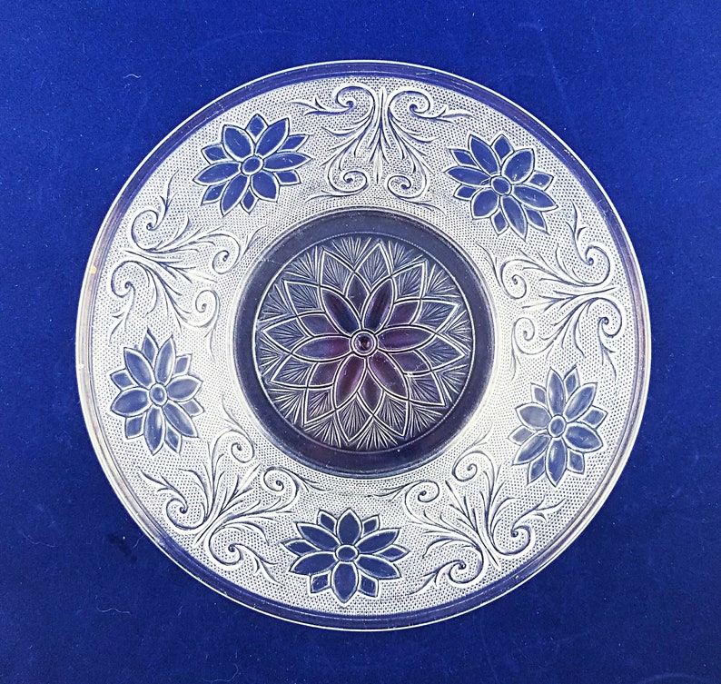 EXCELLENT CONDITION. Vintage TiaraIndiana Glass Sandwich Pattern 8.25 Clear Glass Serving Bowl