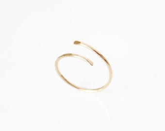 Minimalistischer einrunder Ring, goldgefüllt und Sterlingsilber · Dünner gehämmerter Ring · Stapelring · Geschenk für Sie