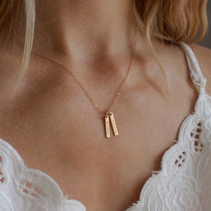 Collar de barra vertical personalizado, chapado en oro o plata de ley · Regalo para ella