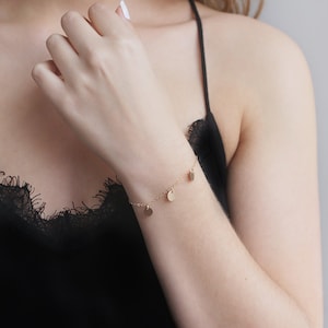 Pulsera de disco, bañada en oro y plata de primera ley Pulsera con borlas Regalo para ella imagen 1