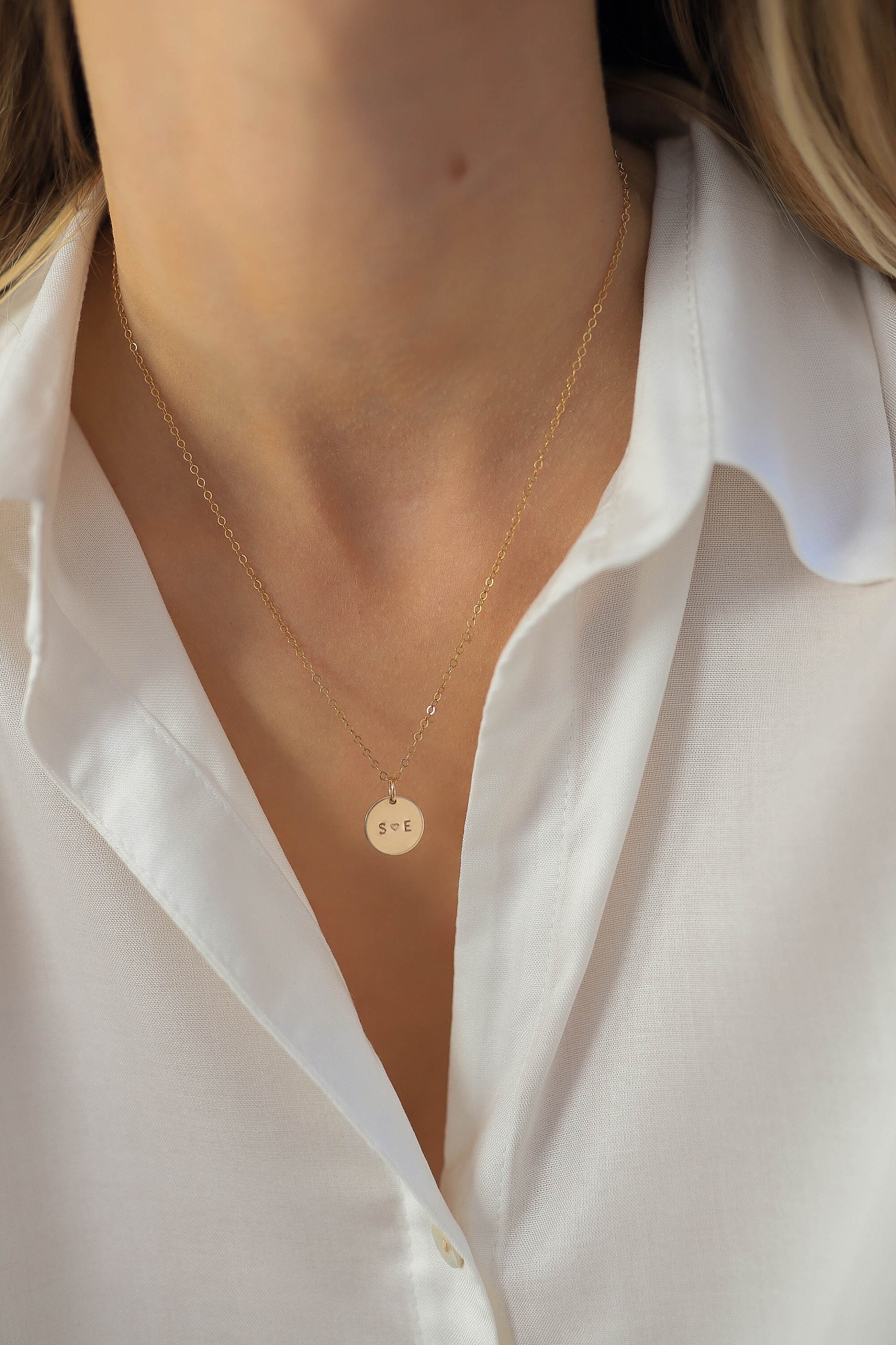 Personalisierte Scheibenkette, Gold filled oder Sterling Silber ·  Initialen- und Herzkette - Etsy.de