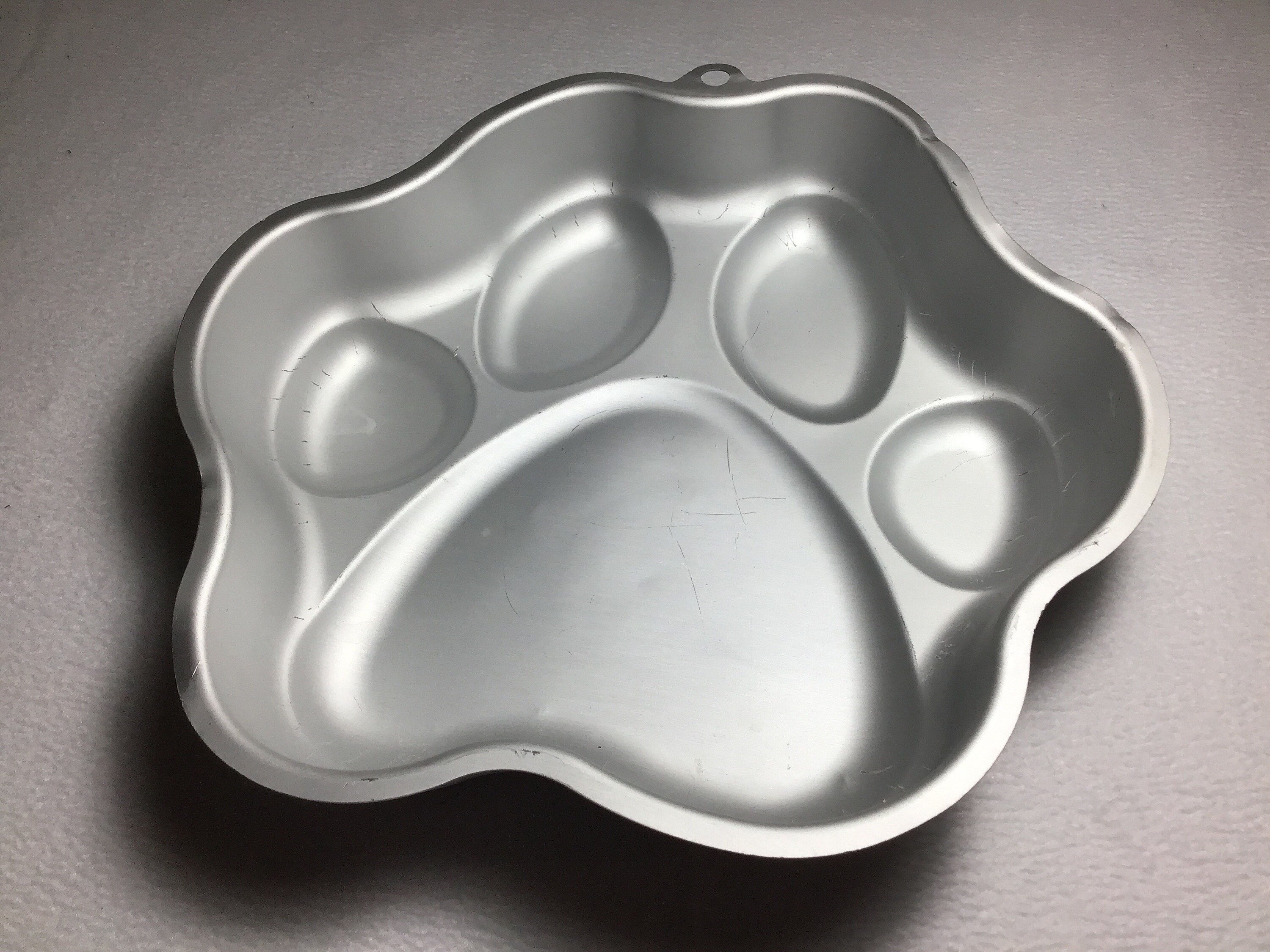 Dog paw cake pan cheap