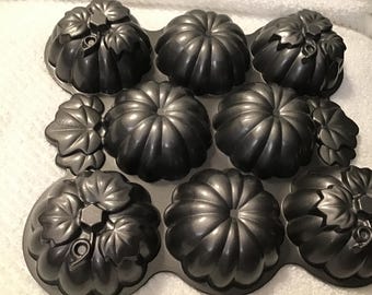 Wilton Pumpkin Squash muffin cup cake 3D pan