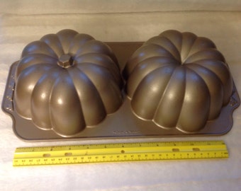 Nordic Ware The Great Pumpkin cake pan