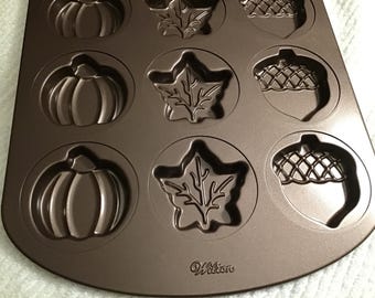 Wilton Whoopie Pie Pan leaves leaf pumpkin acorn cookie pan