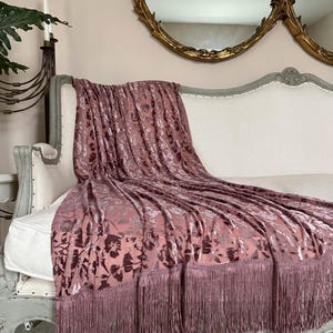 Dusty Rose Pink Velvet Fringe Throw, Shabby Blanket, Cottage Chic, Elegant Bed Scarf, Photography Prop, Romantic French Country Decor.