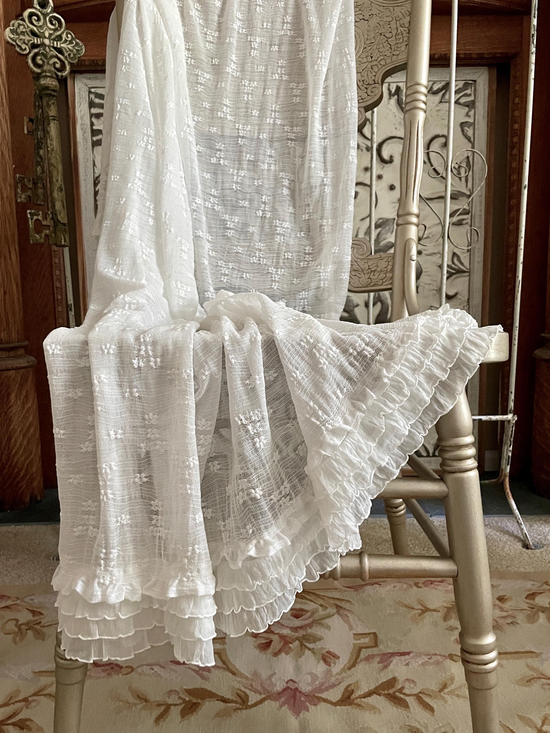 カーテン 1910s French Filet Lace Bed Cover French Vintage Double Layer Lace Ruffles Carved Velvet Duvet