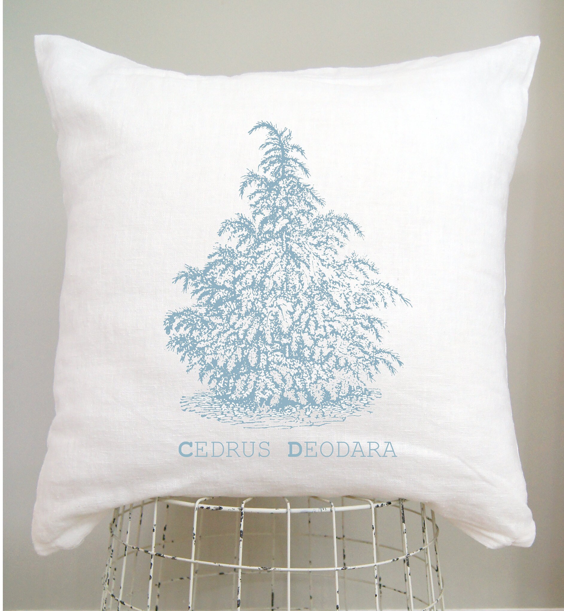 1Pc Christmas Tree Blue Victorian Blue Navy Blue Throw Pillow Cover,  Mid-Century Retro Farmhouse Winter Christmas Throw Pillow Cover, Velvet  Decorative Cushion Cover 45×45Cm/18×18, Suitable For Christmas Party  Living Room/Bedroom/Sofa/Bed Decoration