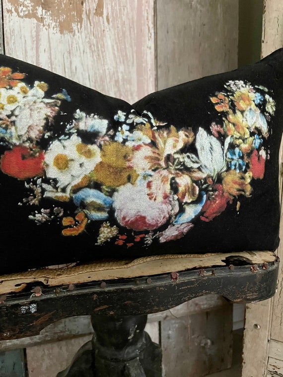 Black velvet lumbar pillow hotsell