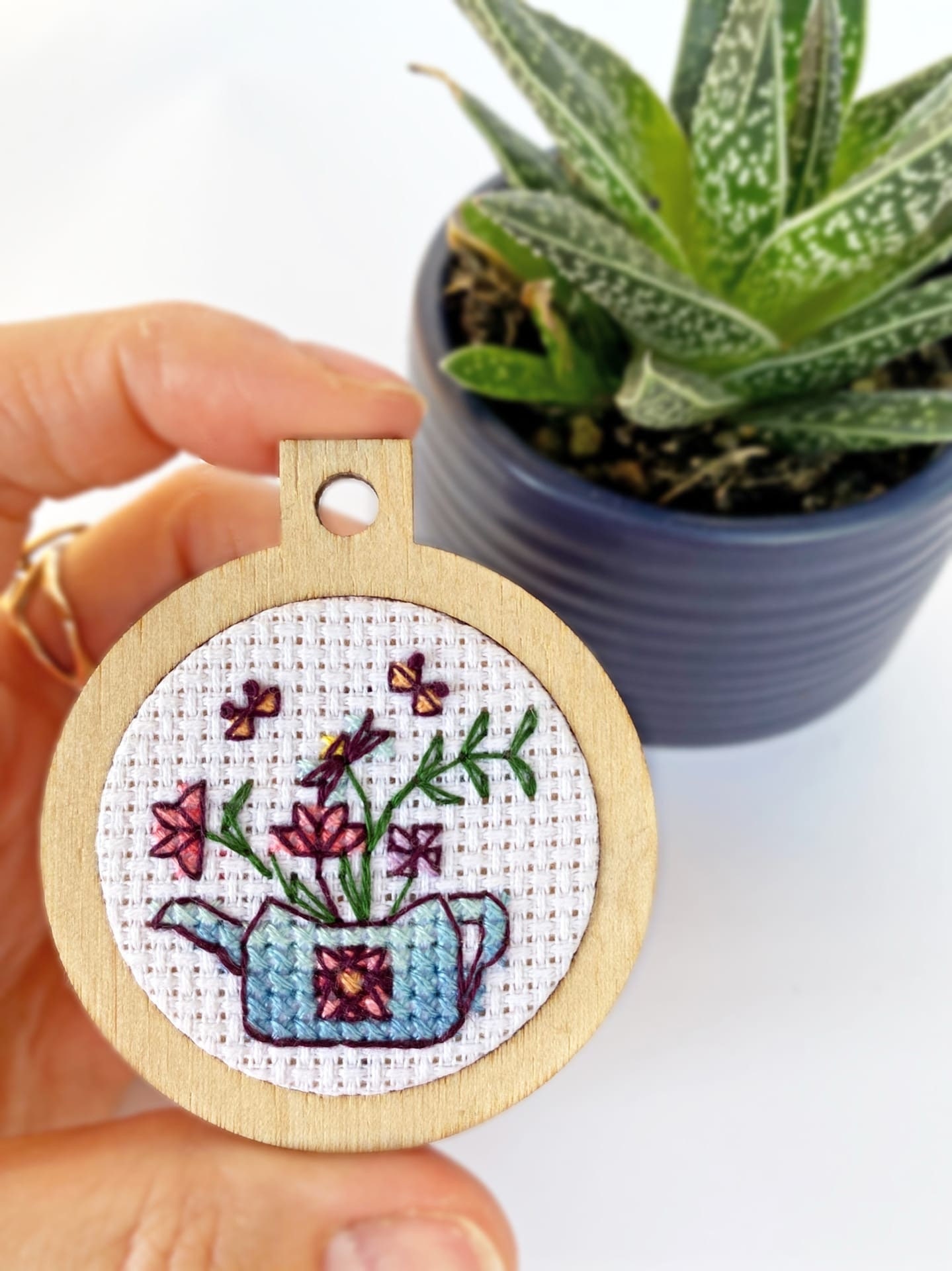 nao.　大きめ刺繍クロス　ハンドメイド nuie 刺繍キット『髪がきまらない』
