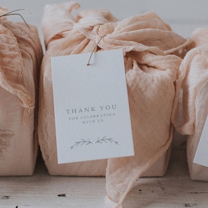 Mooie cadeaukaartjes met illustratieve takdetails - Gepersonaliseerde gunstkaartjes - Gedrukt trouwkaartje
