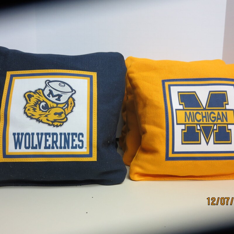 Michigan Wolverines Vs Michigan State Spartans Cornhole Bean Bags – Set Of 8 All-Weather Bags
