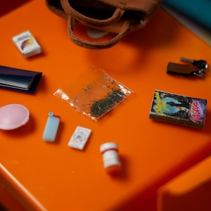 Hippie Dollhouse Miniatures: 1960s Diorama Accessories