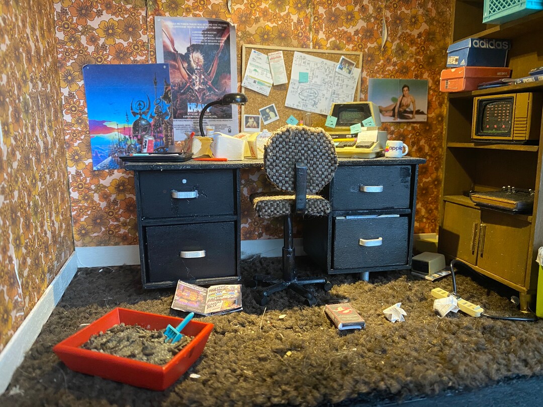 Dirty Kitty Litter Pan Gross Cat Box for Diorama or Abandoned