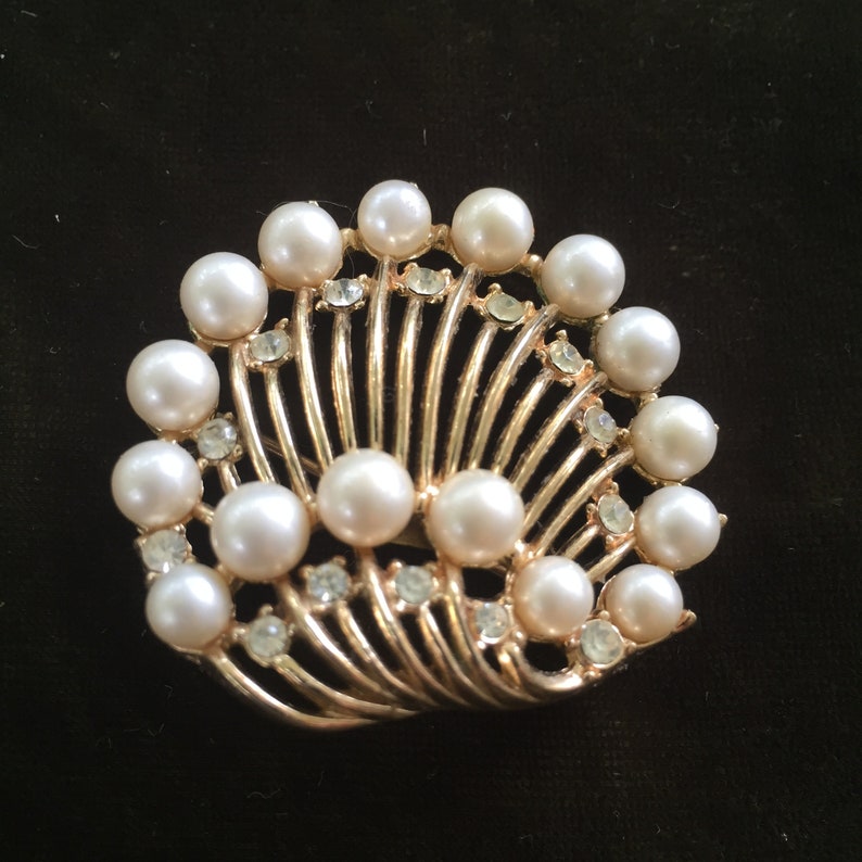 Vintage Trifari pearl and rhinestone brooch image 1