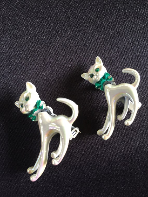 Vintage pair of pearly white enamel cats with movi