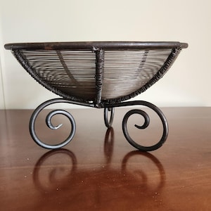 Black Metal Wire Basket, Large Centerpiece Fruit, 3 Wrought Iron Curled Feet