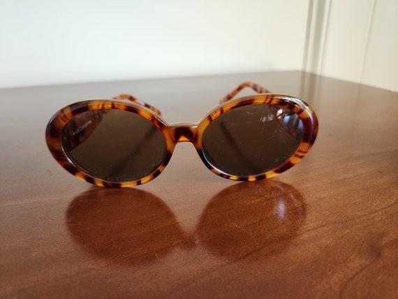 Liz Claiborne Tortoise Shell Frame Sunglasses, Br… - image 2