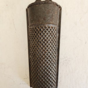 Antique Nutmeg Grater with Lid: Primitive Kitchen Decor