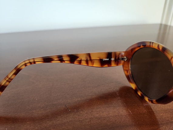 Liz Claiborne Tortoise Shell Frame Sunglasses, Br… - image 5